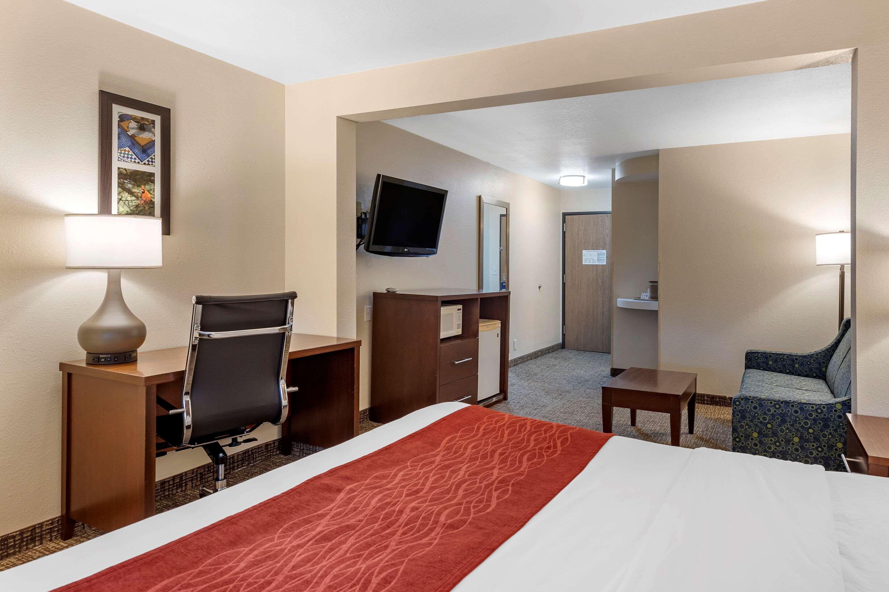 Comfort Inn & Suites Greenville I-70 Bagian luar foto