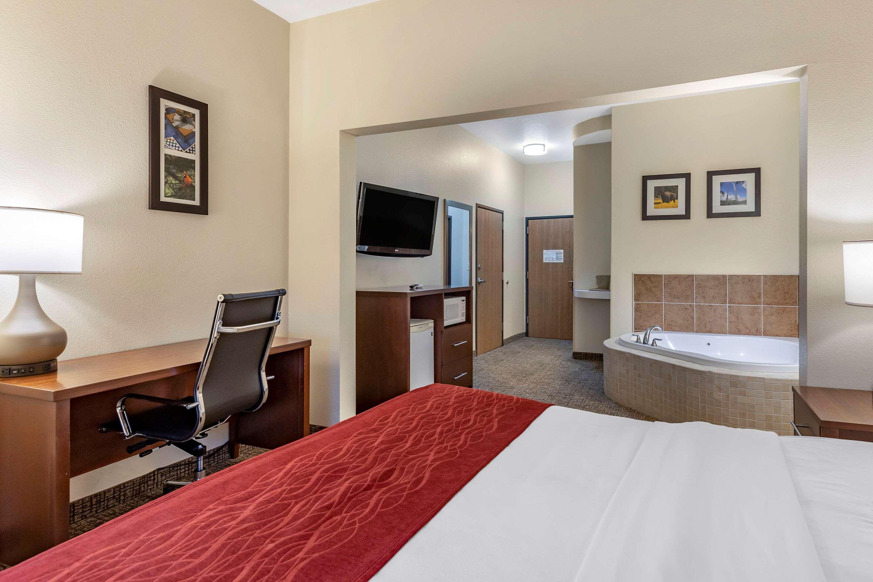 Comfort Inn & Suites Greenville I-70 Bagian luar foto