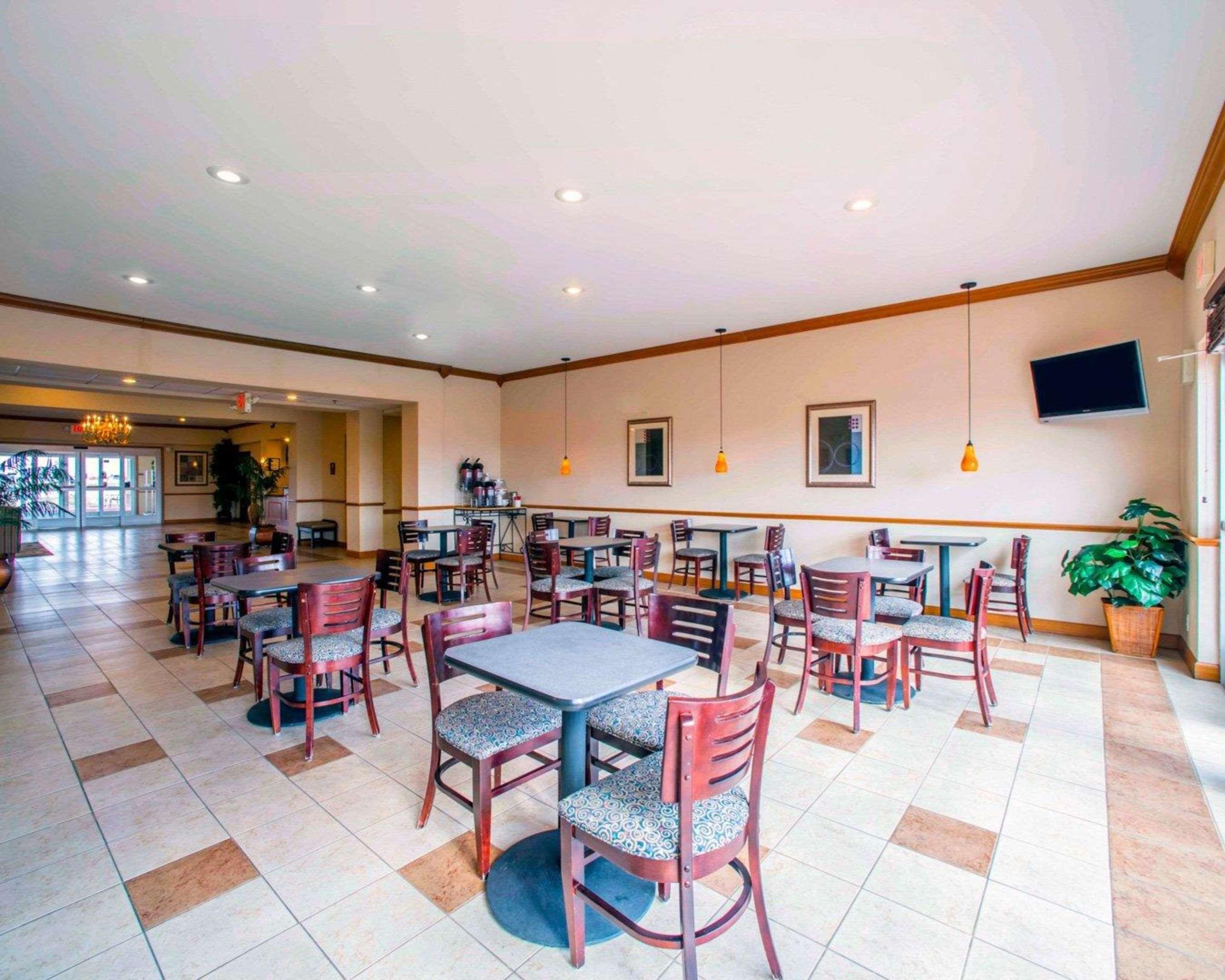 Comfort Inn & Suites Greenville I-70 Bagian luar foto