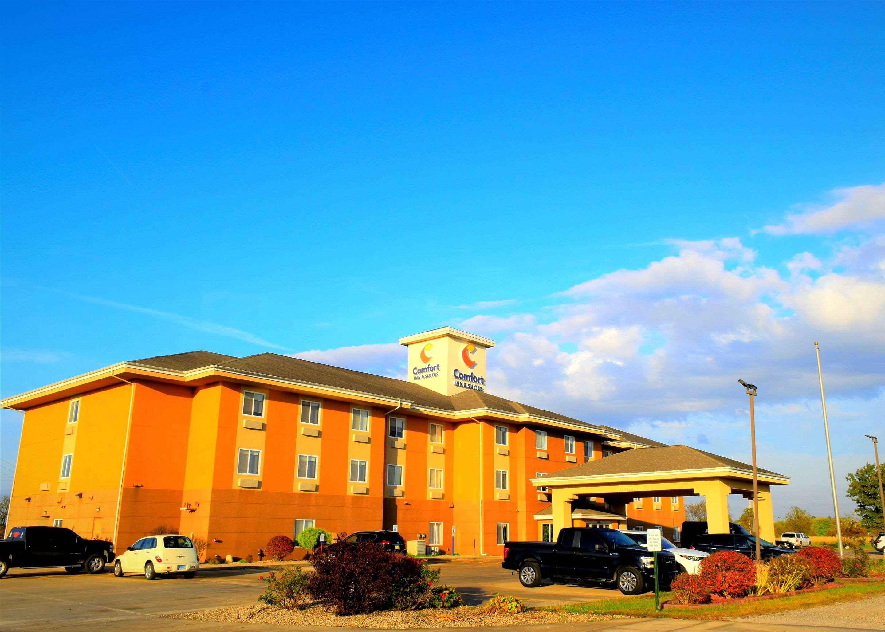 Comfort Inn & Suites Greenville I-70 Bagian luar foto
