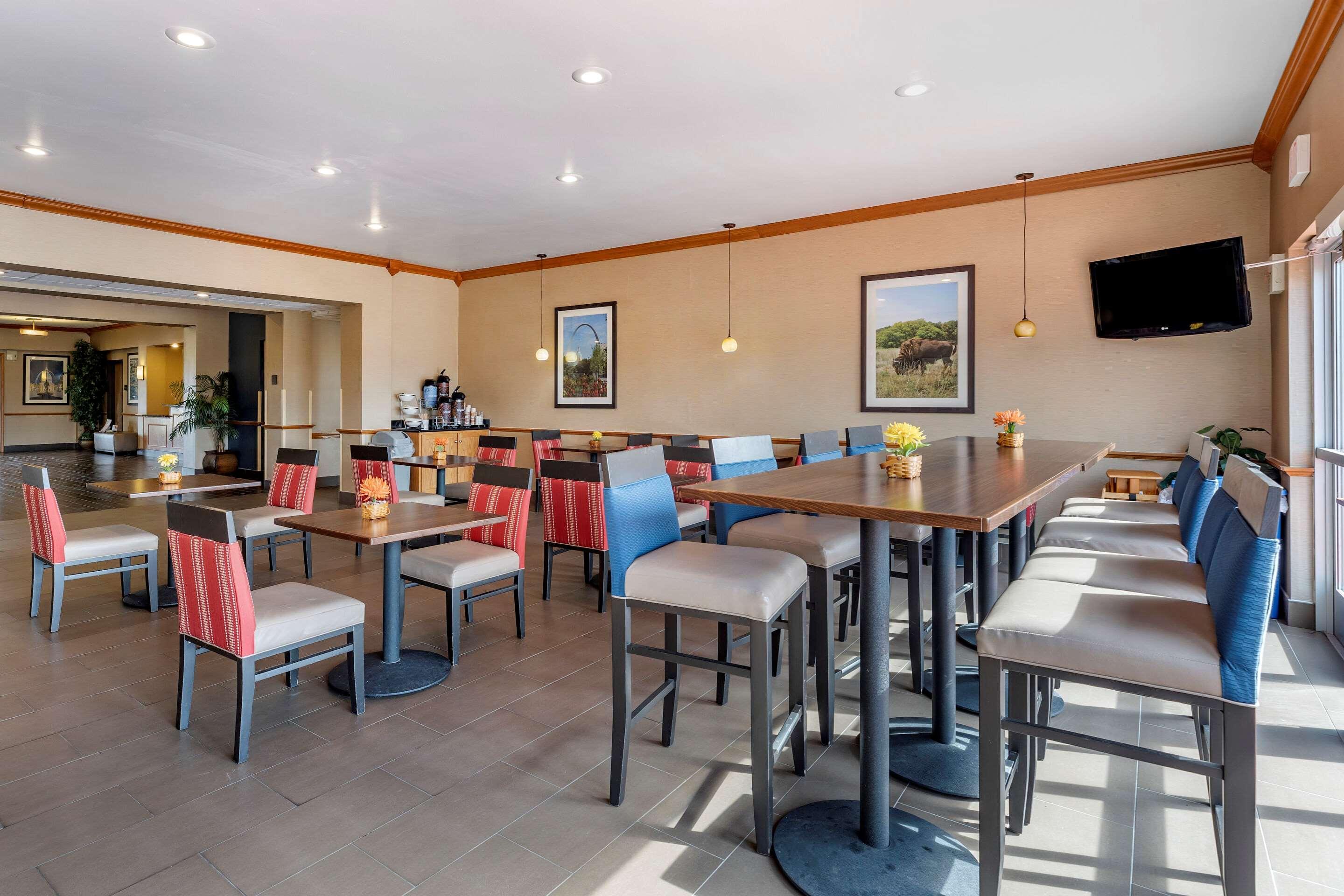 Comfort Inn & Suites Greenville I-70 Bagian luar foto