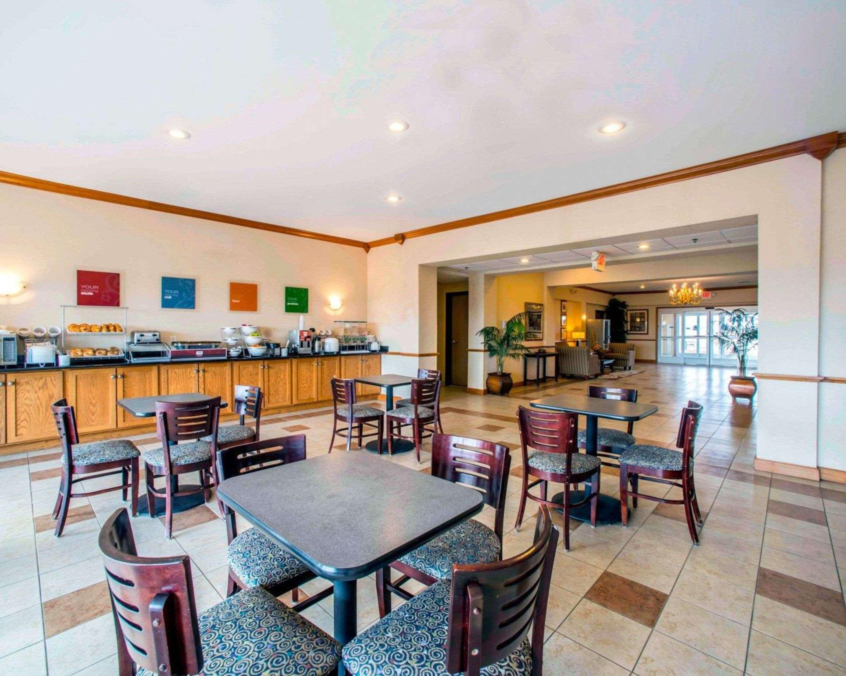 Comfort Inn & Suites Greenville I-70 Bagian luar foto