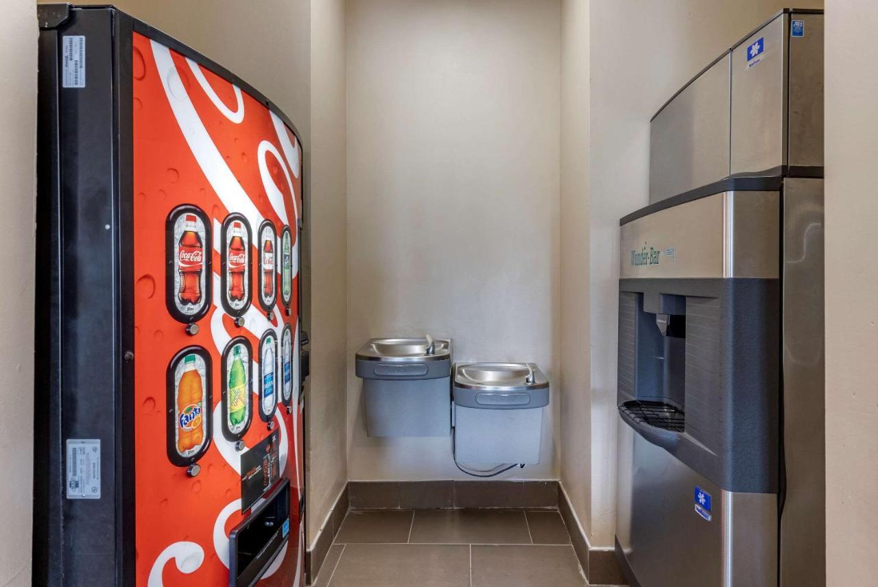 Comfort Inn & Suites Greenville I-70 Bagian luar foto